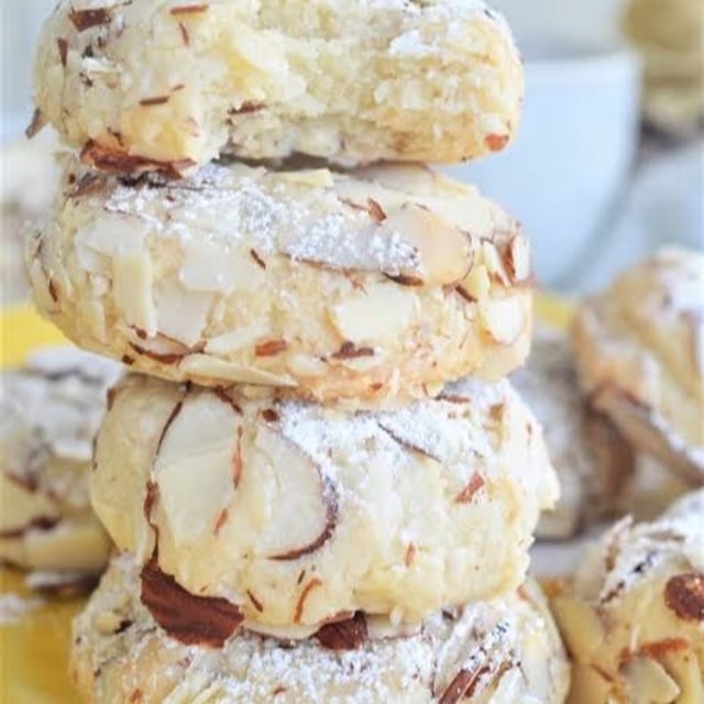 Amaretti Almond Cookie.
